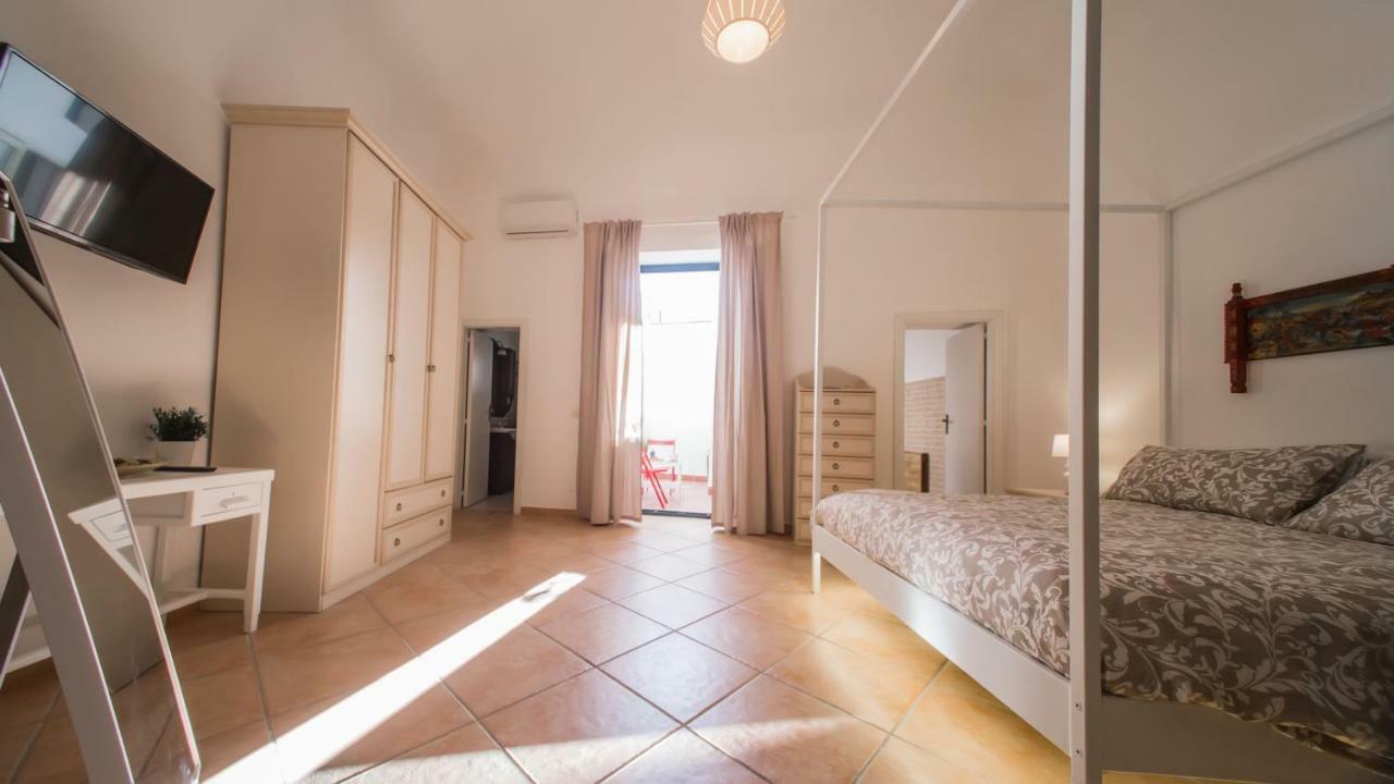 I Mori Sicilian Apartment Рипосто Экстерьер фото